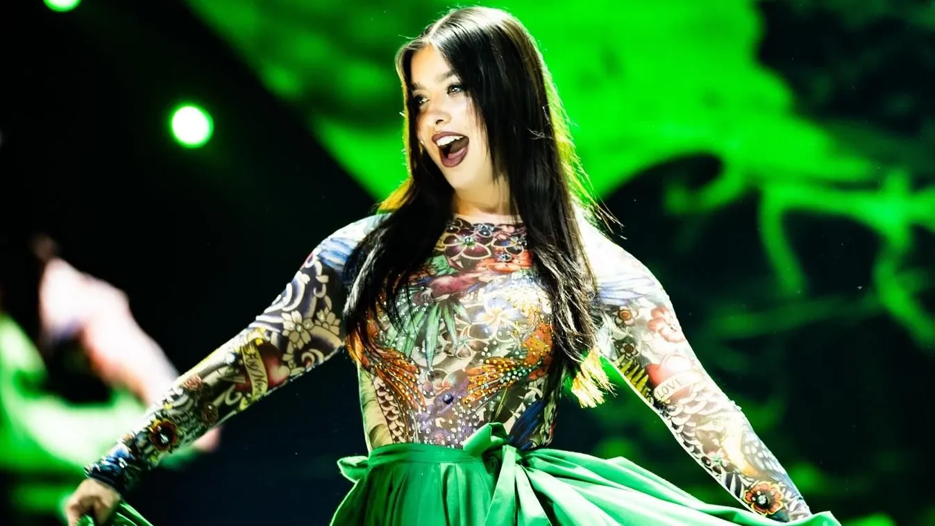 Szexi fotókon Ricky Martin magyar táncosnője, Erika