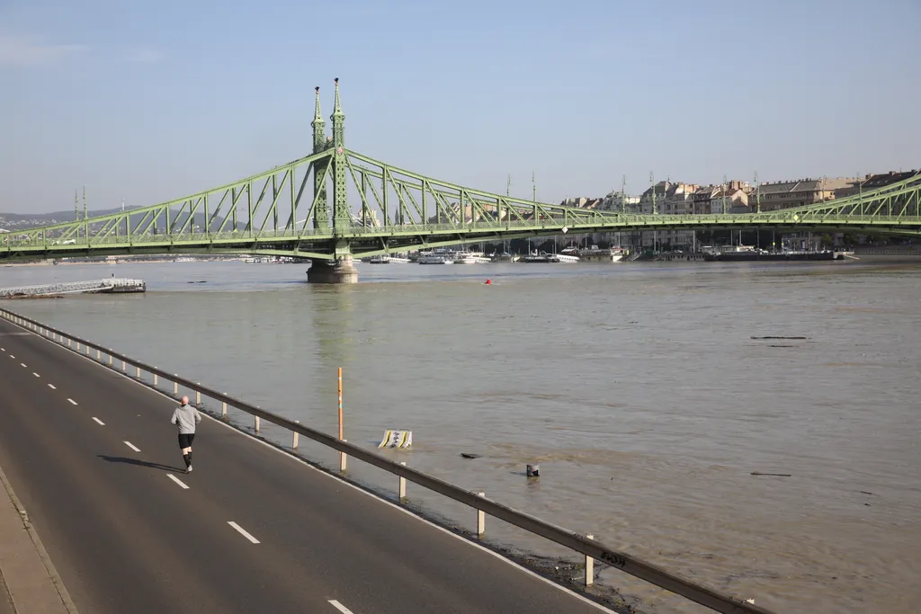  Budai rakpart egészen a Római partig