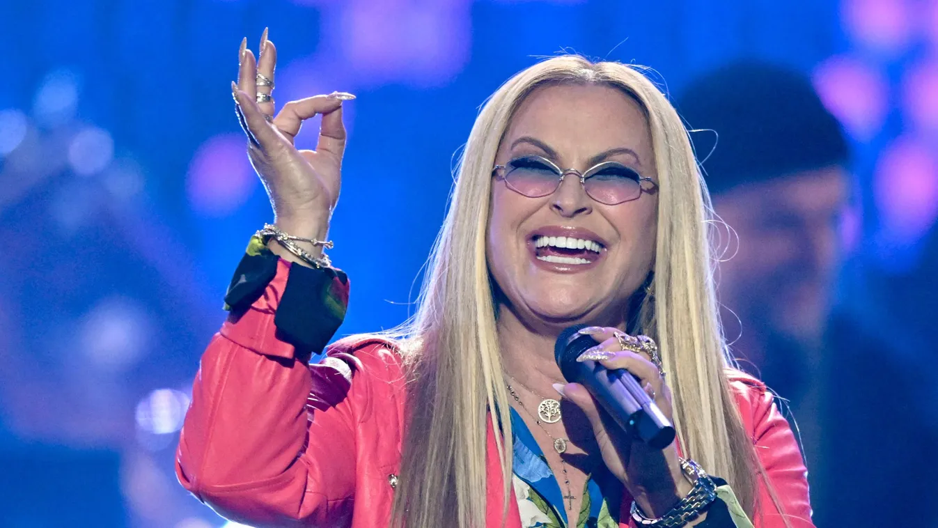 56 éves lett Anastacia