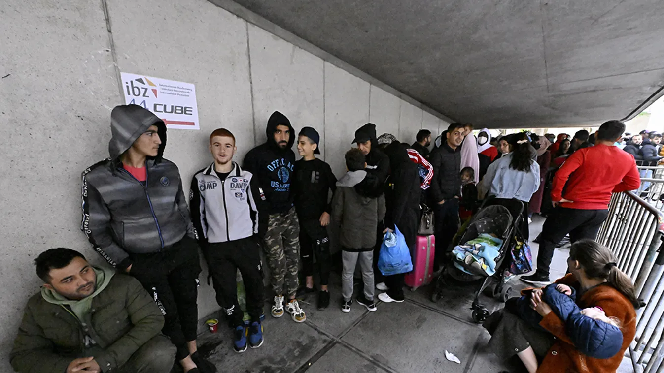 Brüsszel ragaszkodik ahhoz, hogy engedjük be a migránsokat
