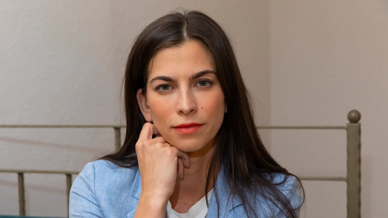 Szentkirályi Alexandra: Karácsonyék lakásügynöksége teljes kudarc