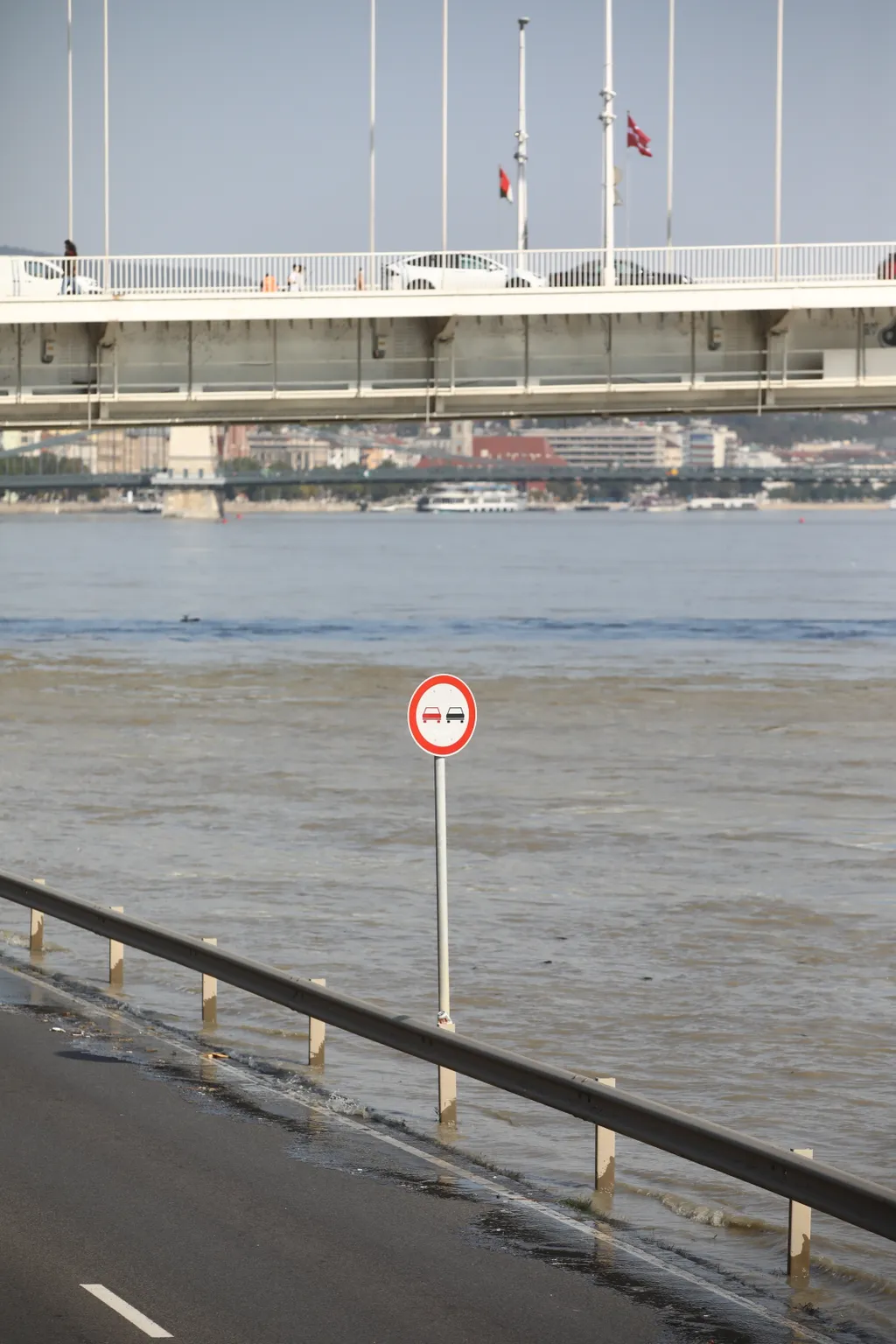  Budai rakpart egészen a Római partig