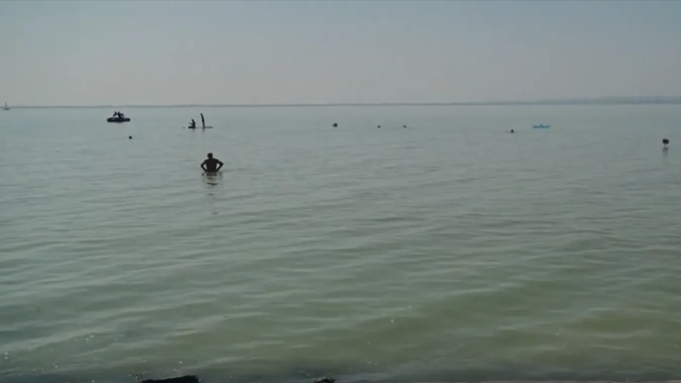 Egy vízen lebegő üres matrac jelezte a tragédiát a strandon