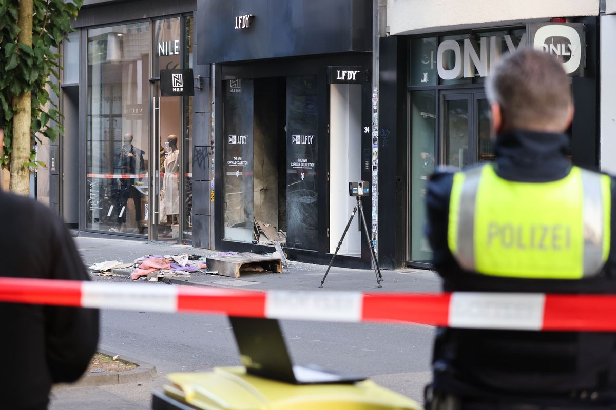 robbanás történt KölnbenExplosion outside a department store in Cologne