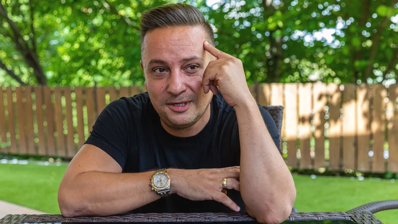 A nézőknek feltűnt valami szokatlan az énekes nadrágjában