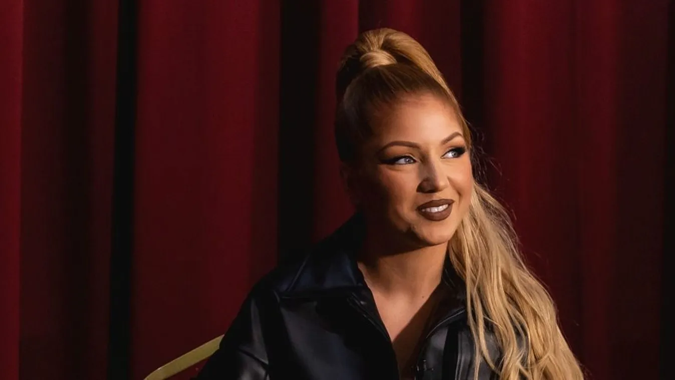 Tolvai Reni megvillantotta hatalmas melleit