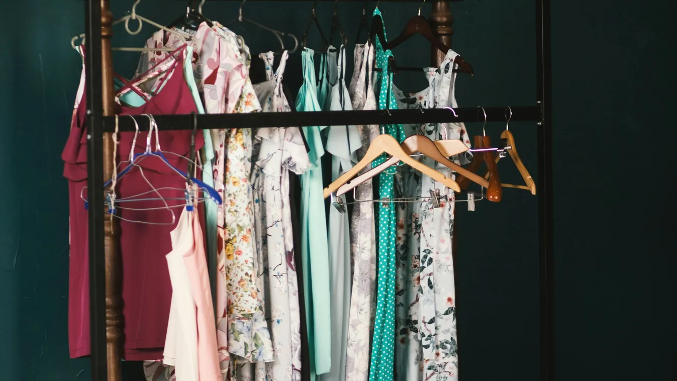 „Kínos utcára menni a feleségemmel”