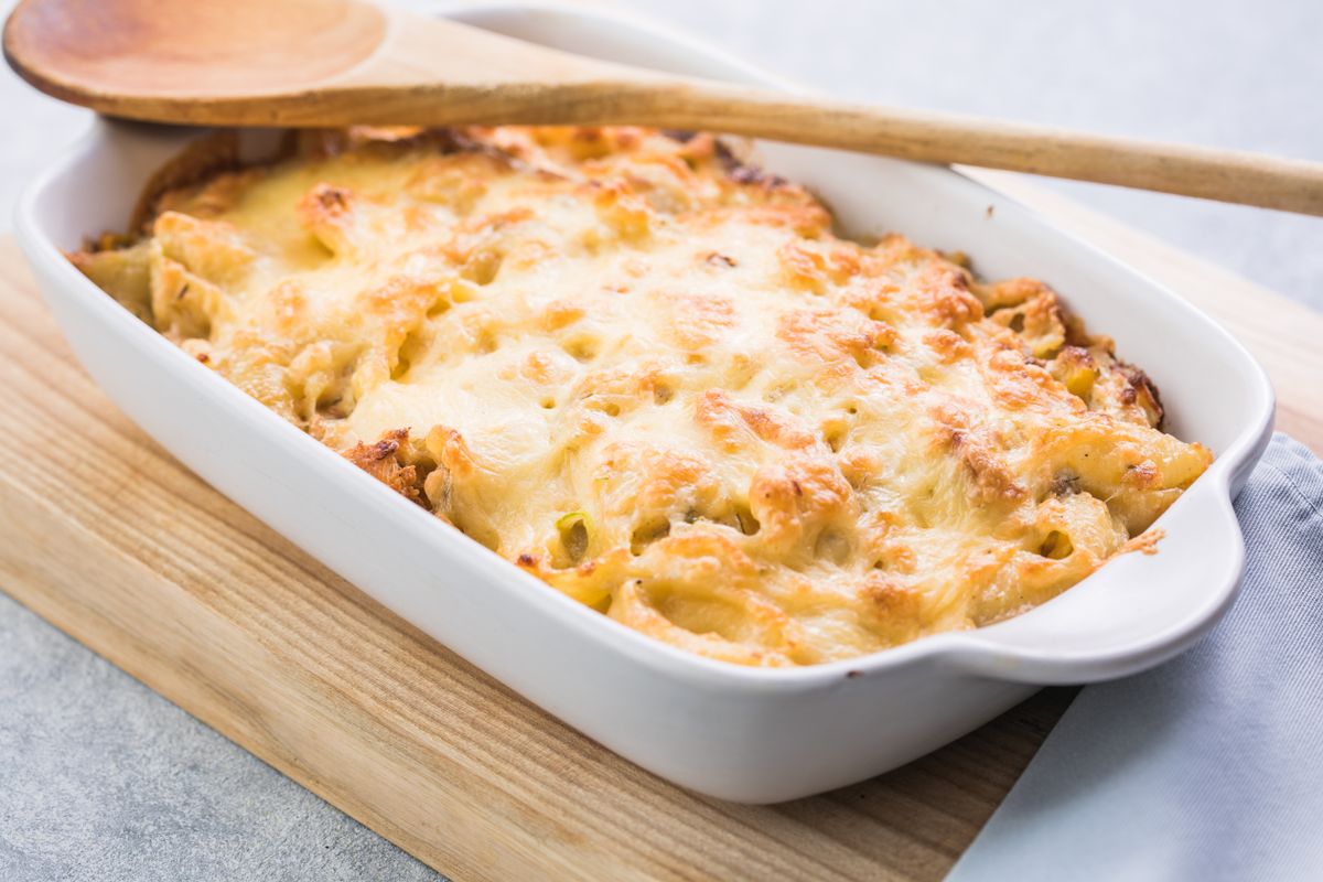 Tetrazzini,-chicken,Pasta,Casserole,In,A,Baking,Dish,With,Ingredients