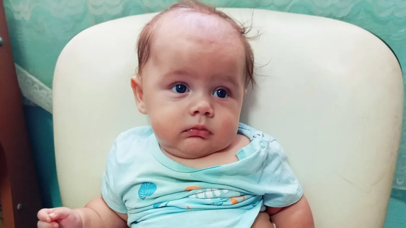 Így mond mesét az eltűnt Gábor az 5 hónapos fiának - videó