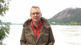 Rétvári Bence: "A gátakon védekezni kell, nem politizálni"