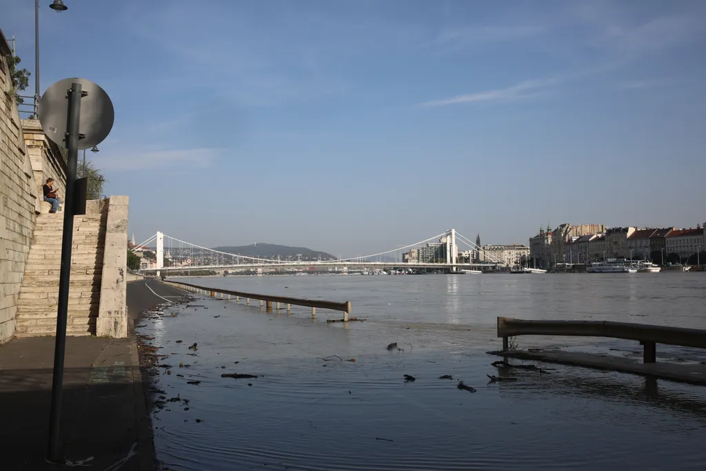  Budai rakpart egészen a Római partig