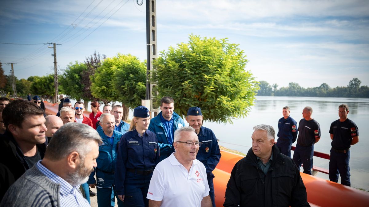 Dunaszekcsőn tartott árvízvédelmi ellenőrzést Orbán Viktor - Fotó