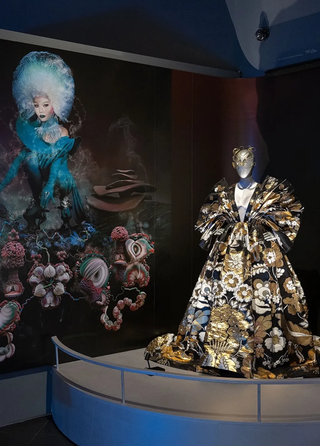 Björk 2021-es reykjaviki koncertertjén viselt Valentino-ruhája