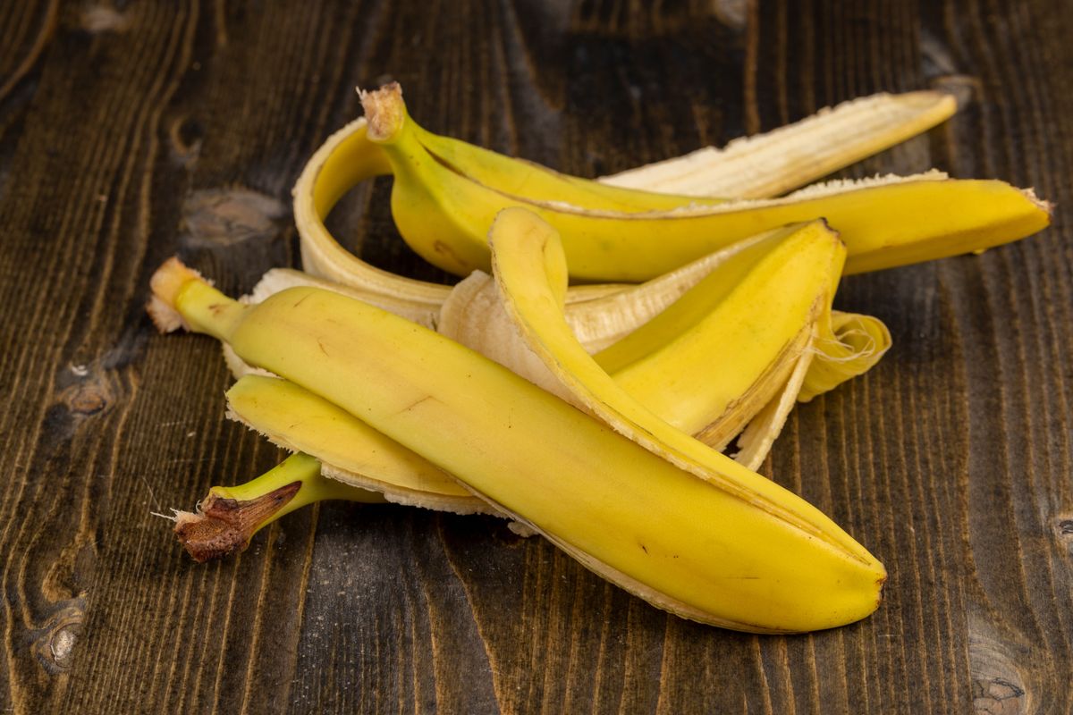 Discarded,Yellow,Banana,Peel,After,Picking,Fruits,And,Banana,Pulp