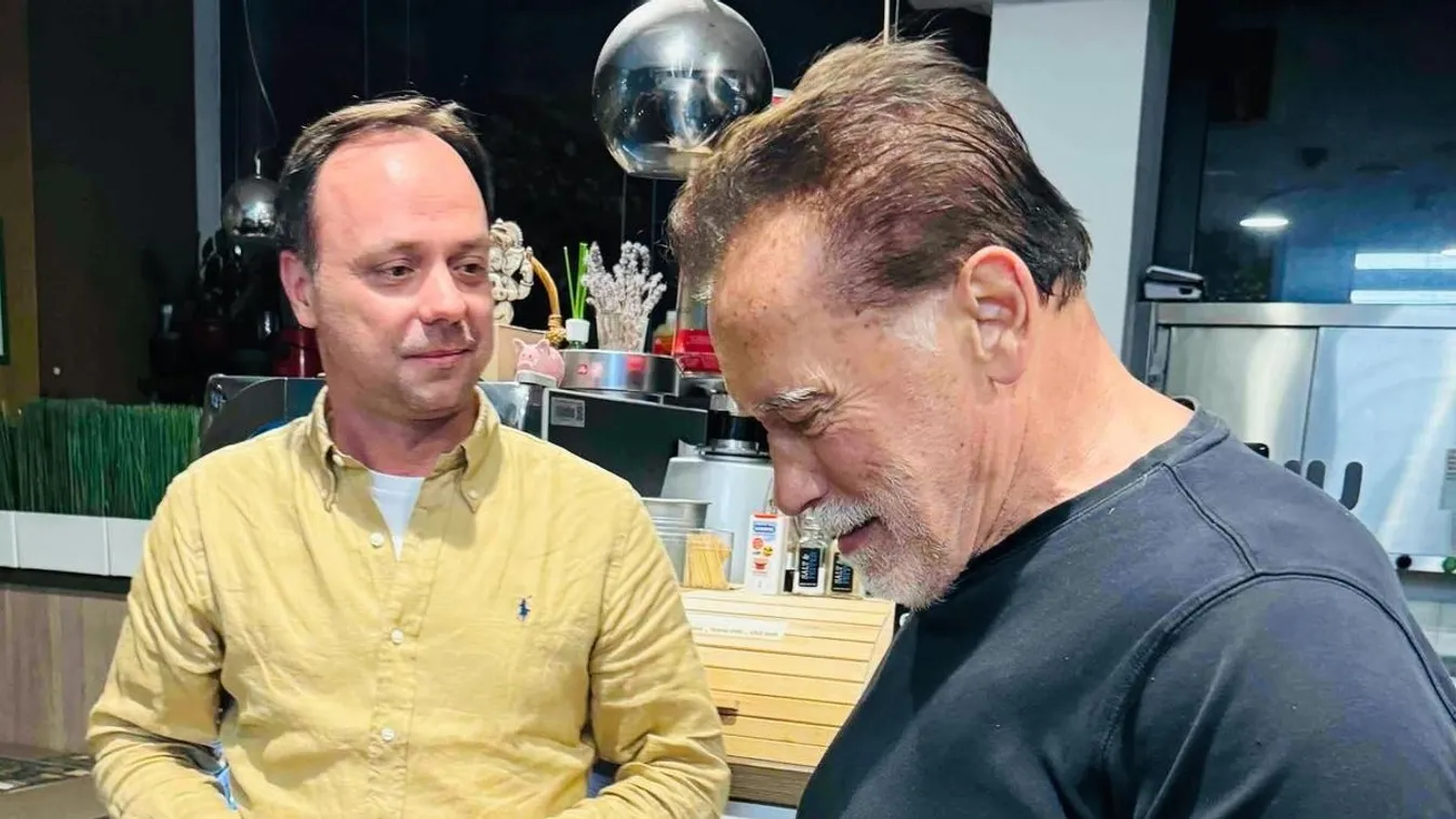 A Terminátor nem ment haza üres kézzel Magyarországról - nézd, mit kapott ajándékba!