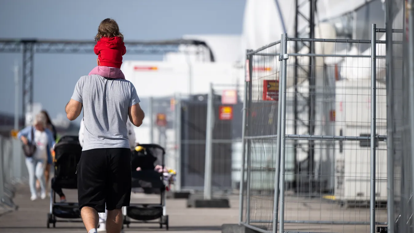 Ötezer ember "táborozik" Berlinben