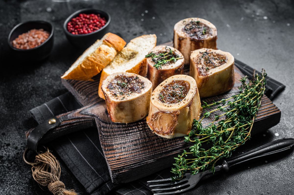 Roast,Marrow,Calf,Bones,On,Wooden,Board,With,Bread,And