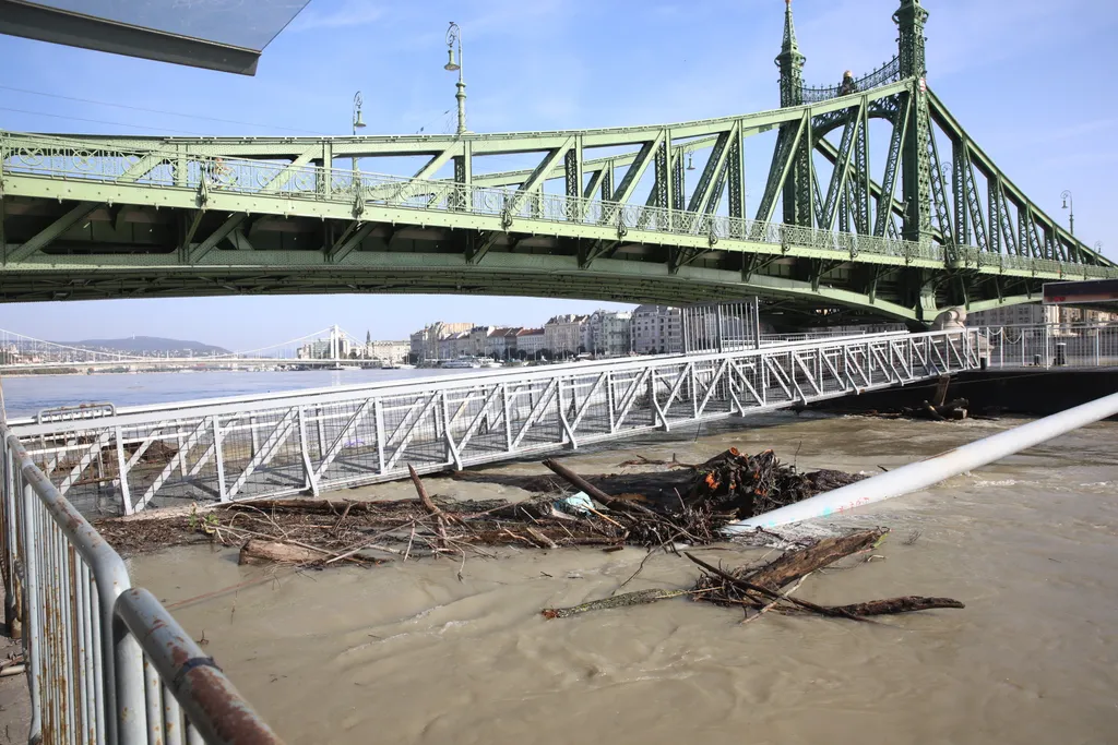  Budai rakpart egészen a Római partig