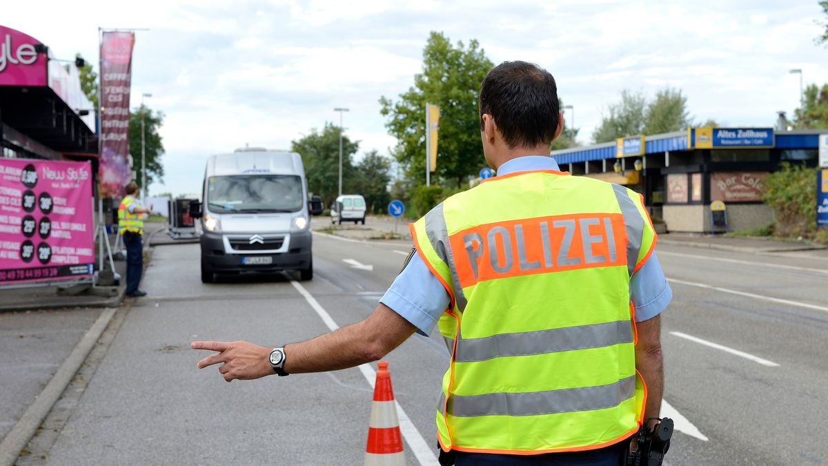 Durvul a helyzet, bedugul Európa: hétfőtől minden német határon ellenőrzés lesz