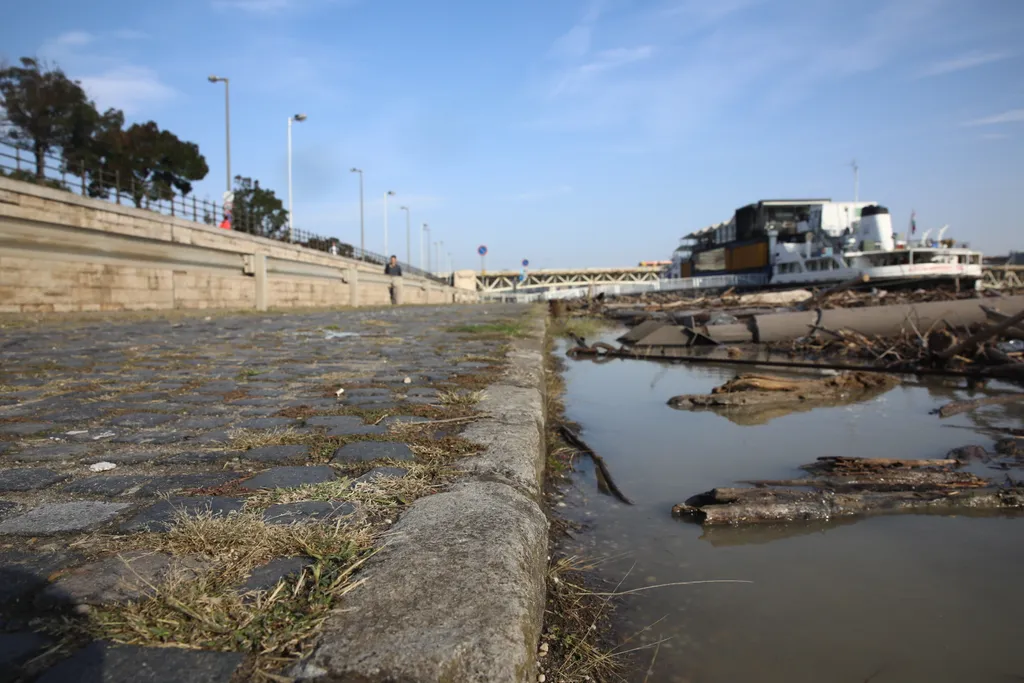  Budai rakpart egészen a Római partig