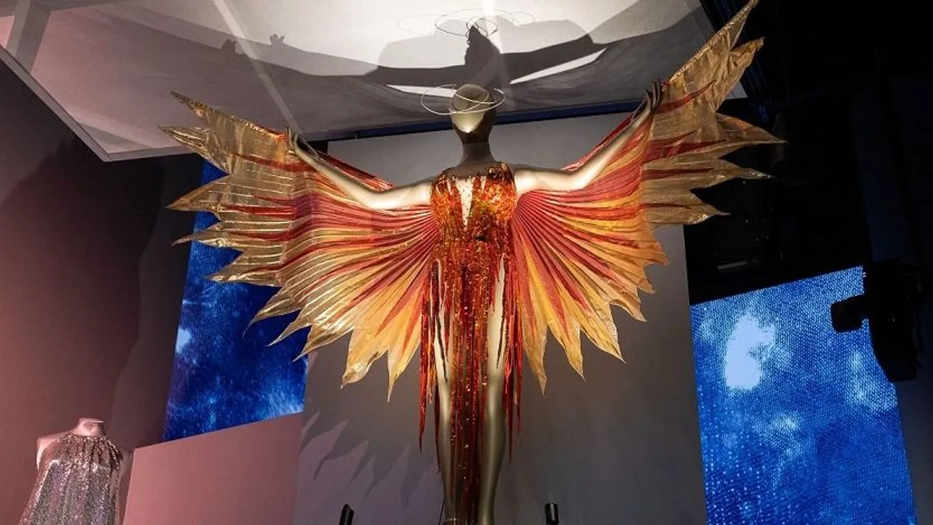 Marad a kétmilliárd forint értékű ruha Budapesten