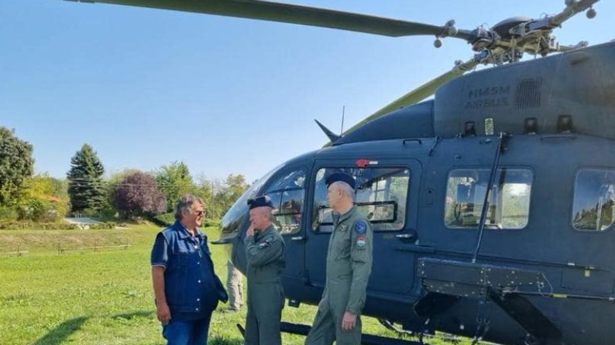 Katonai helikopter biztosítja Kisoroszi ellátását