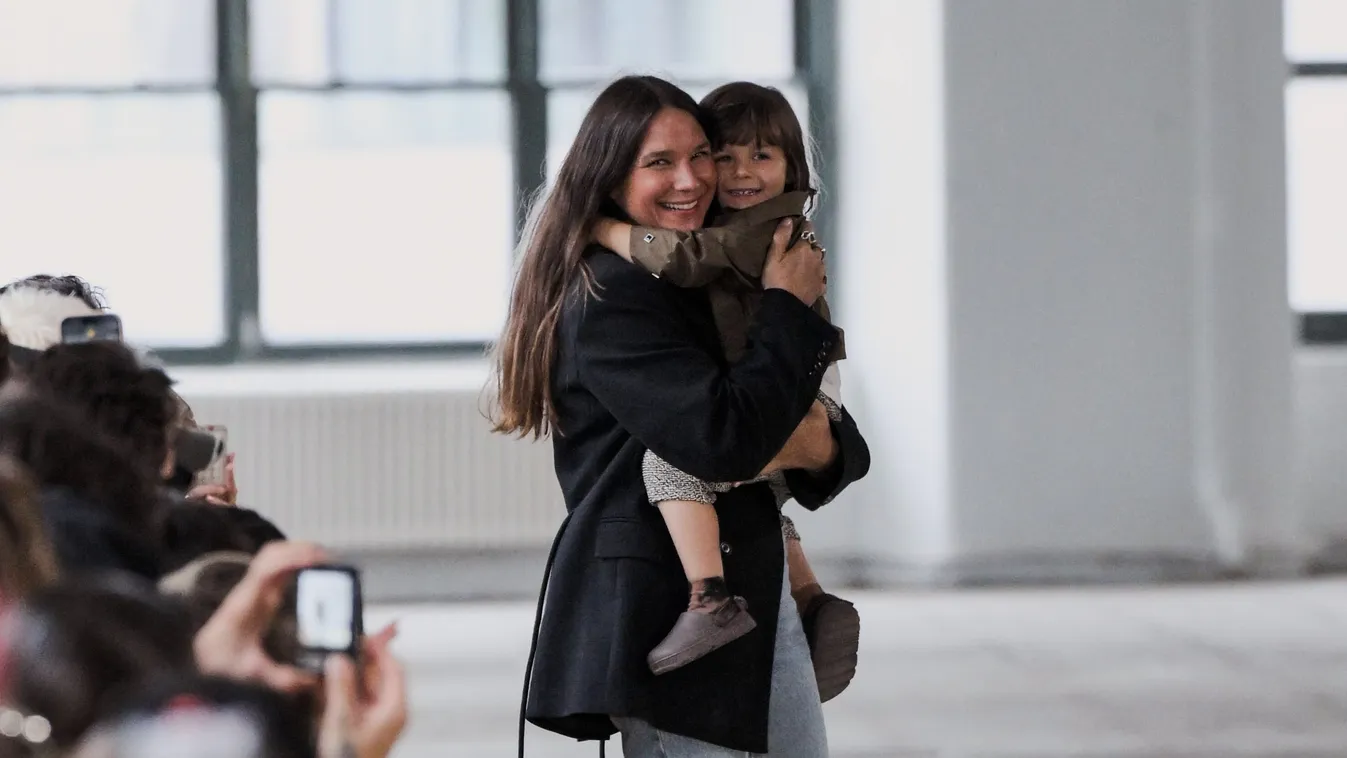 New Yorkban neves vendégekkel születésnapozott a 20 éves Nanushka