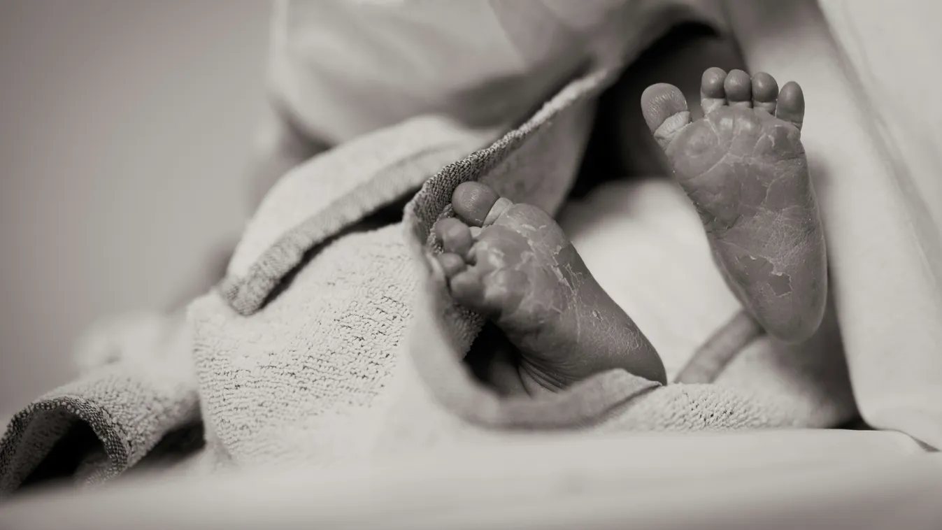 Két héttel a születése után elhunyt egy nagybeteg kisbaba