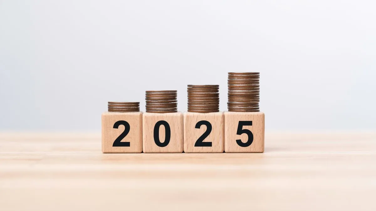 The,Number,Year,2025,Wooden,Cubes,With,Stack,Of,Growth