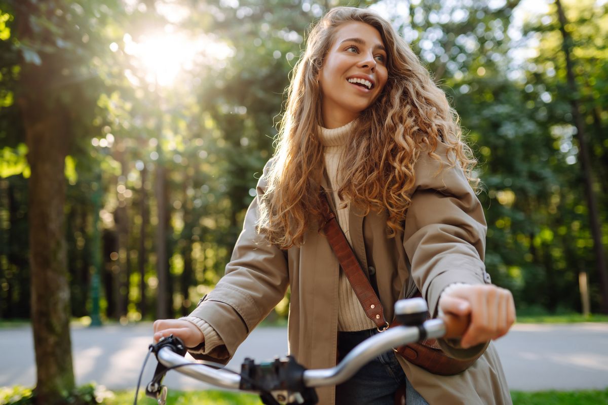 Happy,Woman,Tourist,Woman,Using,Bicycle,In,The,Park.,Active