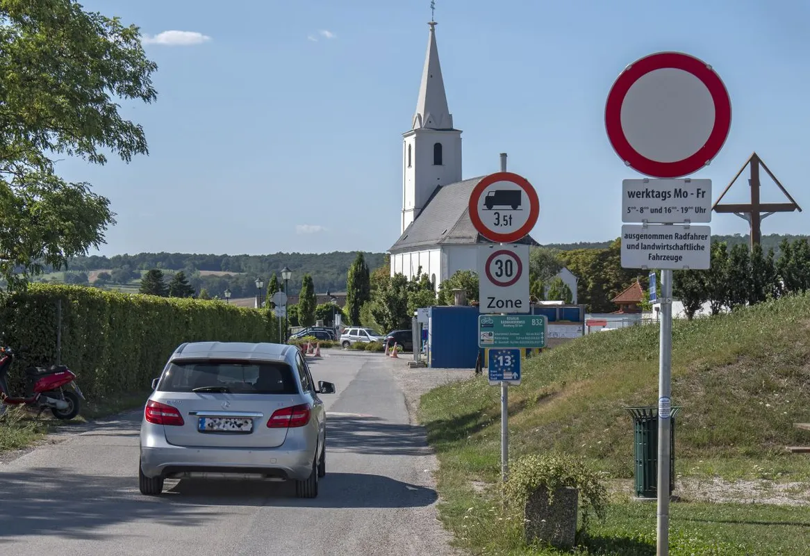 per, Ágfalva - Schattendorf kishatárátkelőhely.