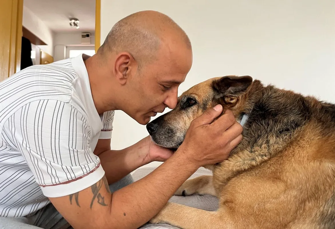 Elveszítheti munkáját és ismét az utcára kerülhet Zoltán ez egykori hajléktalan férfi.