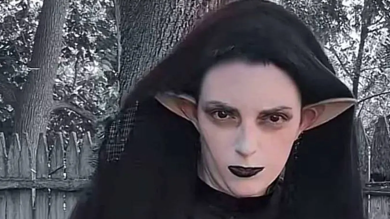 "Én egy igazi vámpír vagyok - agyaraim vannak és nem érdekel, a trollok mit mondanak"