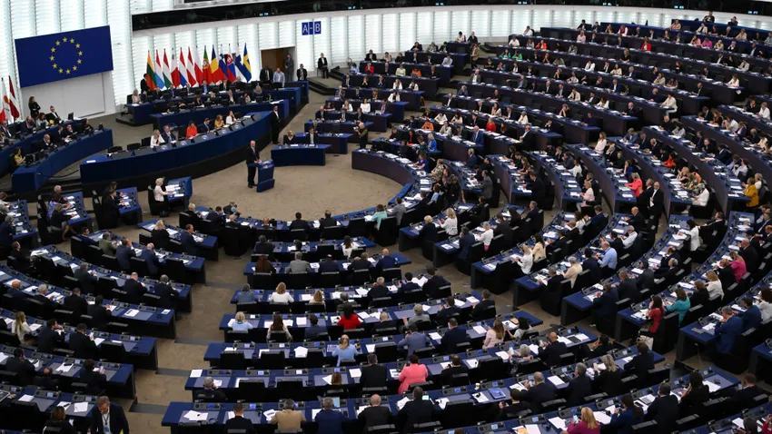 Nem állt ki Magyar Péter mellett a főnöke, Manfred Weber