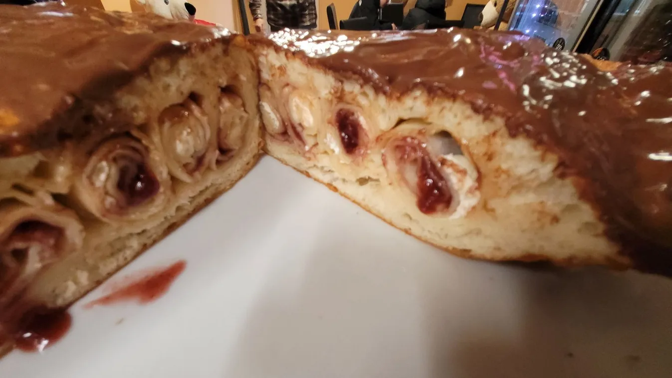 Palacsintával töltött lángos a pécsi étterem sztárja