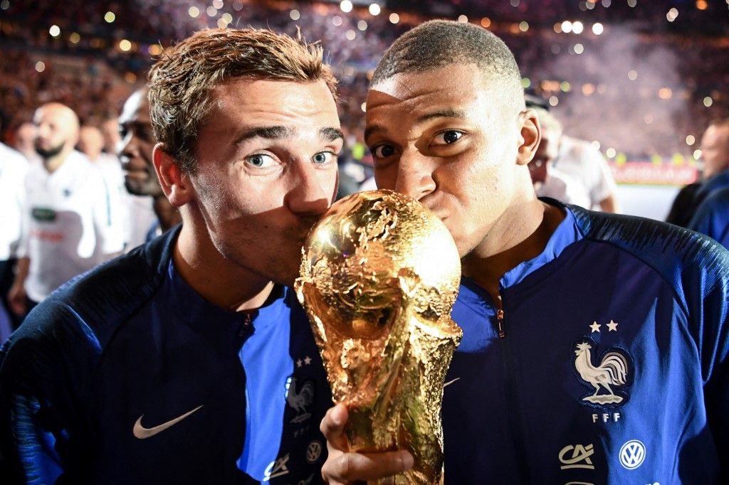 A 2018-as világbajnokok: Griezmann (balra) és Mbappé - egyiküket sem láthatjuk jövő héten Budapesten