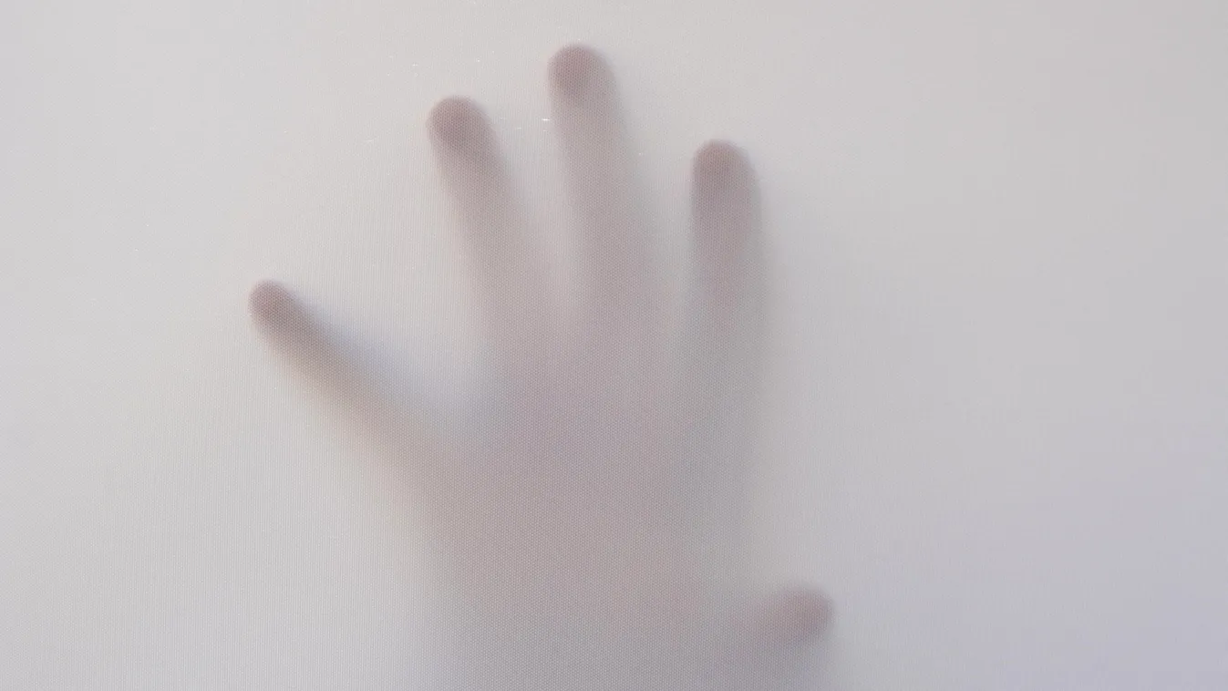 Halottak napja előtt vették videóra a bolyongó szellemet