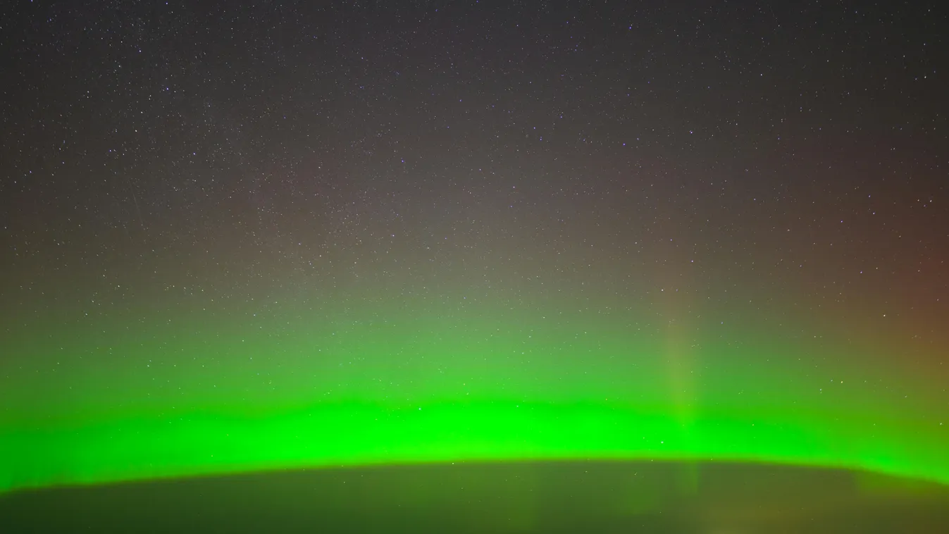 Ekkor dereng fel újra a sarki fény