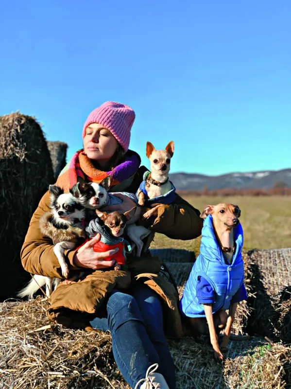 Nagy Alexandra és a hat kutyája RIPOST - Ákos
