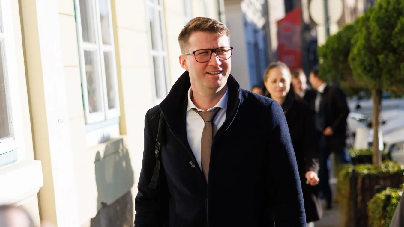 Budavár: Elcsaklizták az ú polgármester székét