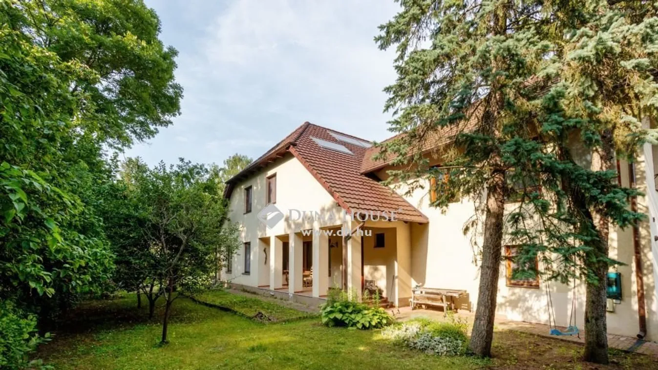 Budapesthez közel keres egy valóban jó házat? Íme!