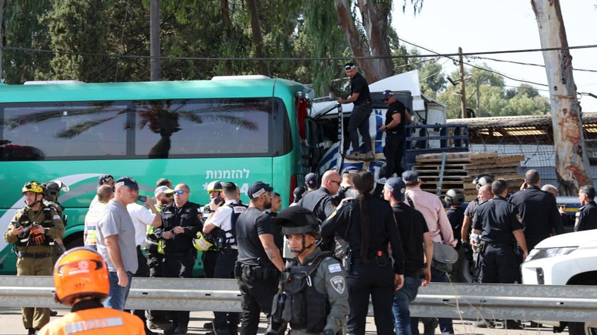 Buszmegállóba hajtott egy kamion Izraelben