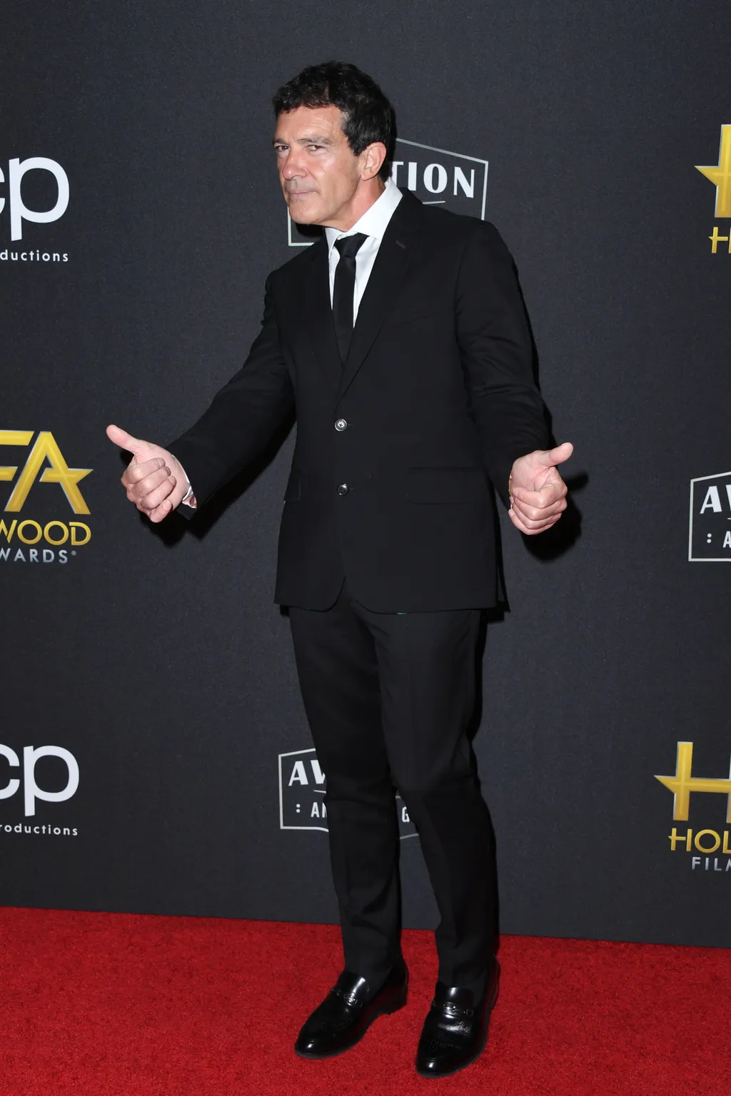 Galéria - Macsó férfiak szakállal és nélküle RIPOST - Adrián
