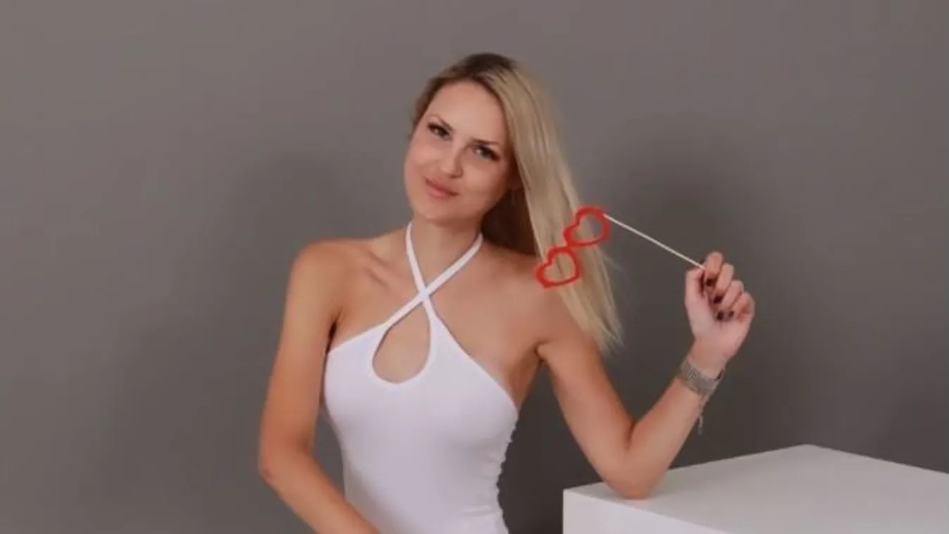 Hétmilliós órát tett a hajába a Kőgazdag Fiatal