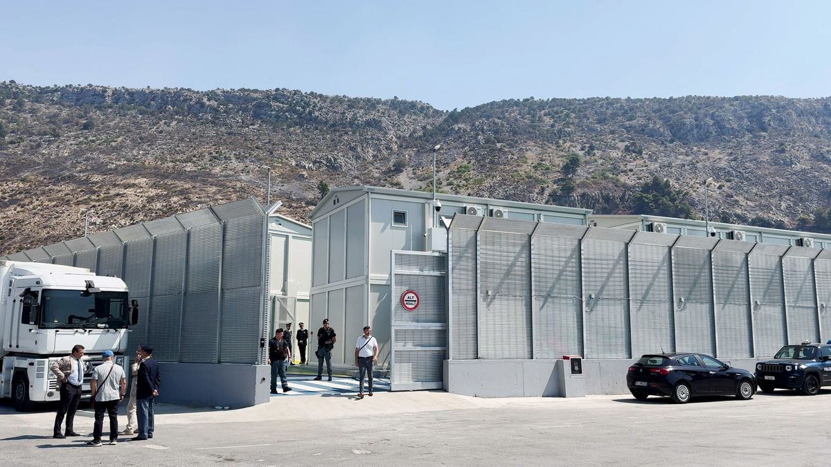 Meloni szerint példát mutatnak, így kell kezelni a migrációt