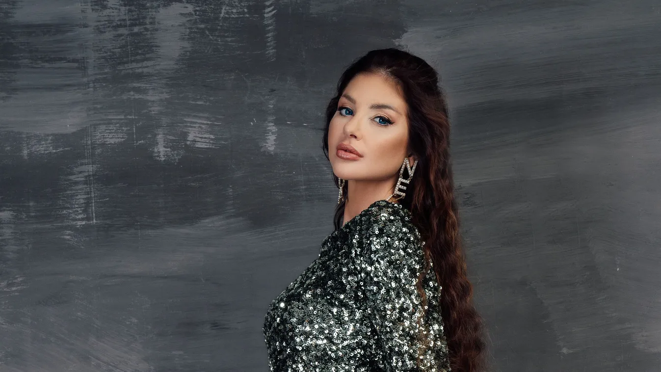 Ruhákra cserélte a pasikat a Kőgazdag Fiatalok sztárja