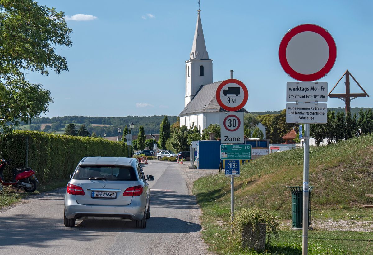 per, Ágfalva - Schattendorf kishatárátkelőhely.