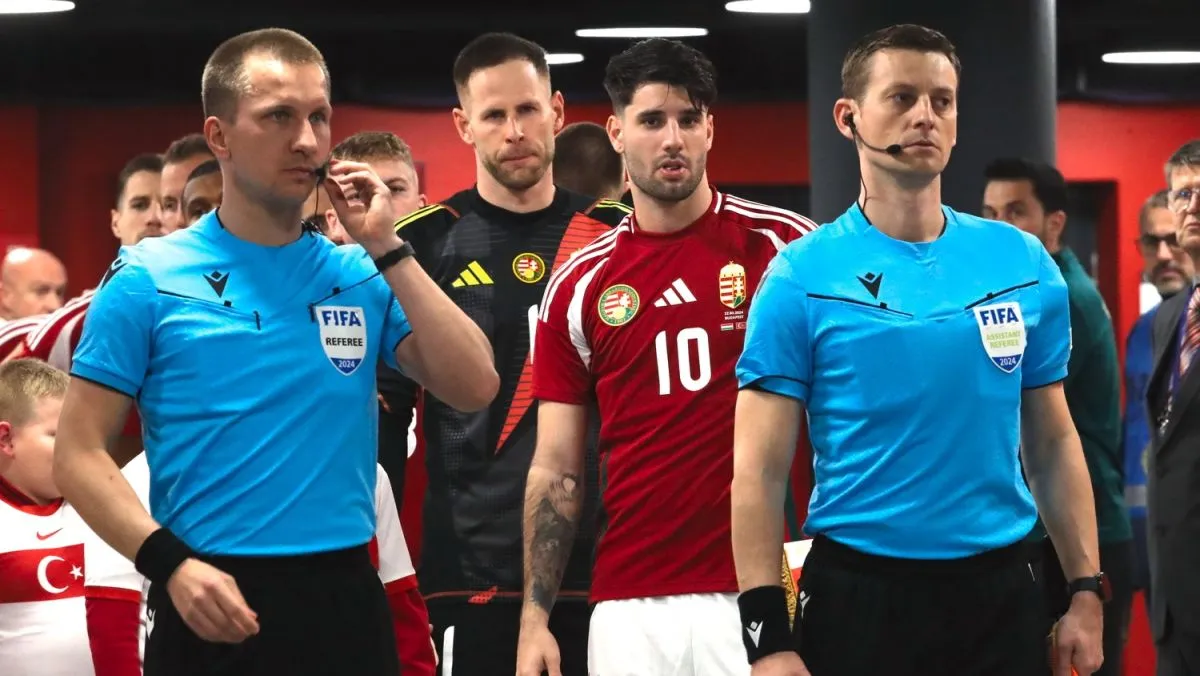 Frankowski (balra) dolgozott a tavalyi BL-döntőn, tavasszal pedig Szoboszlaiék meccsét vezette Törökország ellen