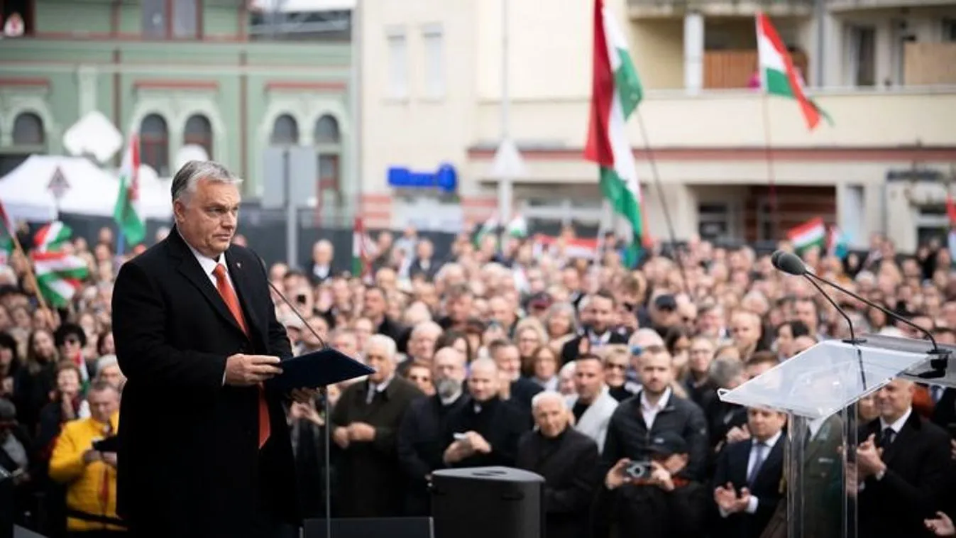 Zsúfolásig megtelt a tér Orbán Viktor beszédére