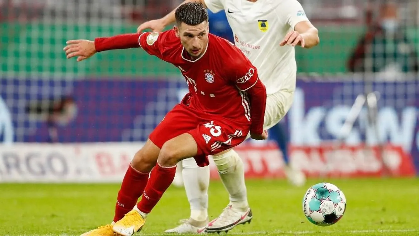 Megőrülnek a focirajongók az ultraszexi nagyiért